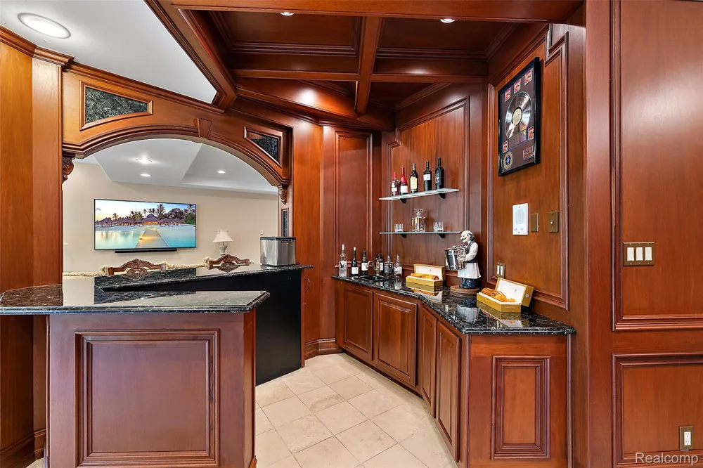 255 CAMELOT WAY Oakland Charter Township, MI 48306