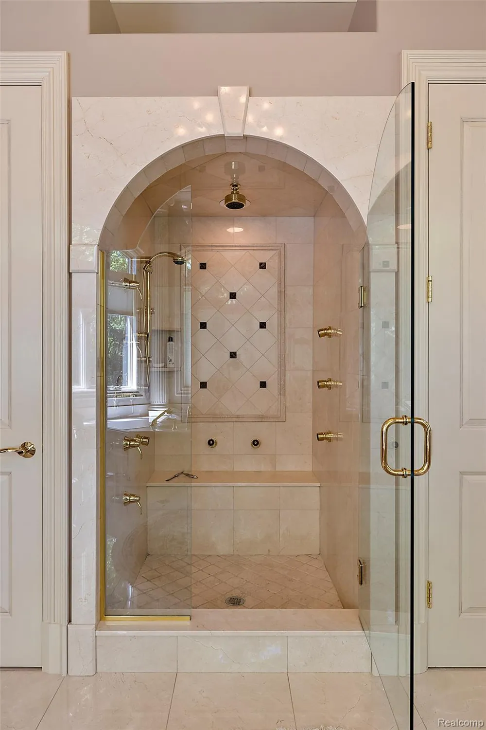 255 CAMELOT WAY Oakland Charter Township, MI 48306