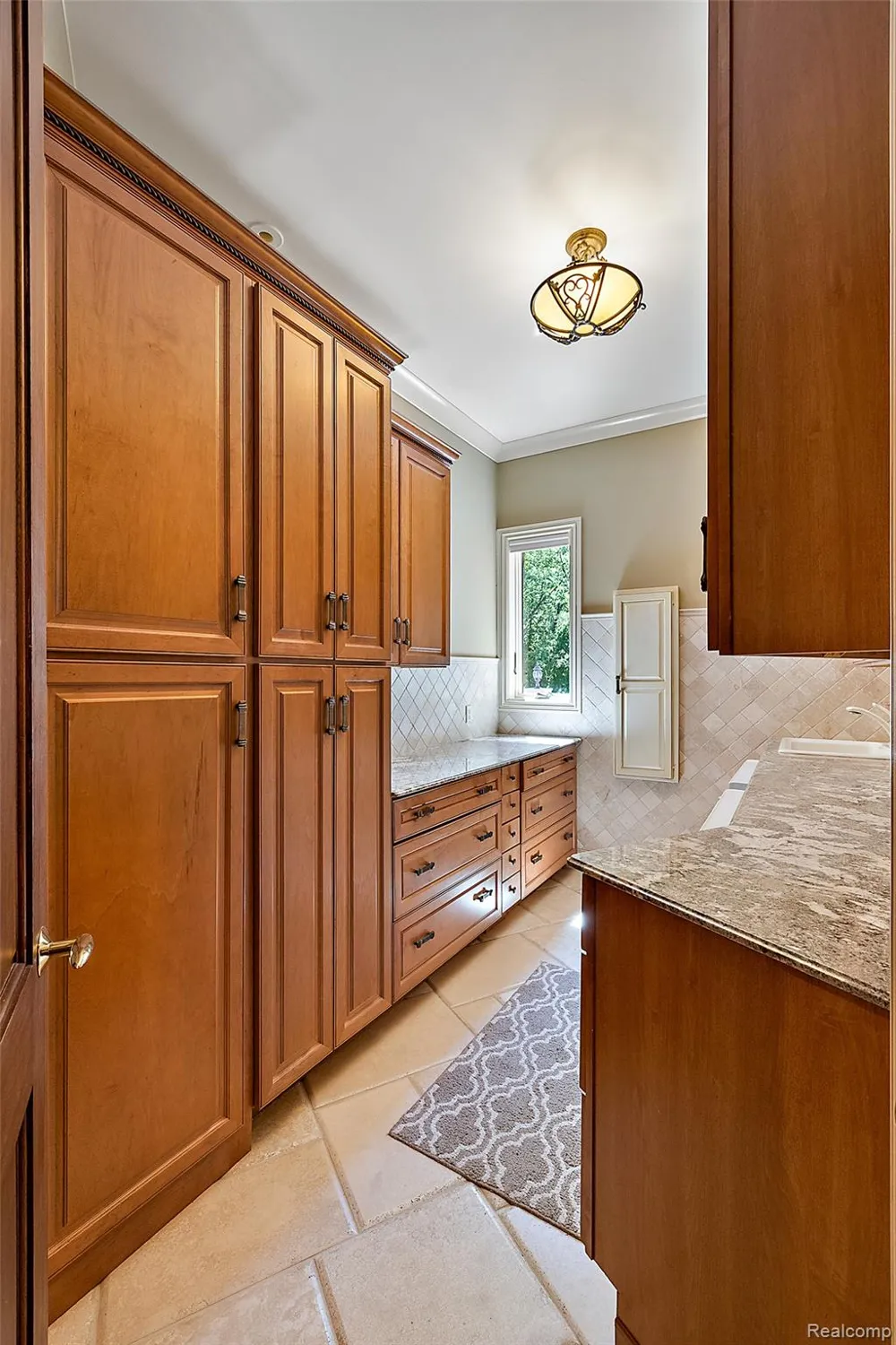 255 CAMELOT WAY Oakland Charter Township, MI 48306