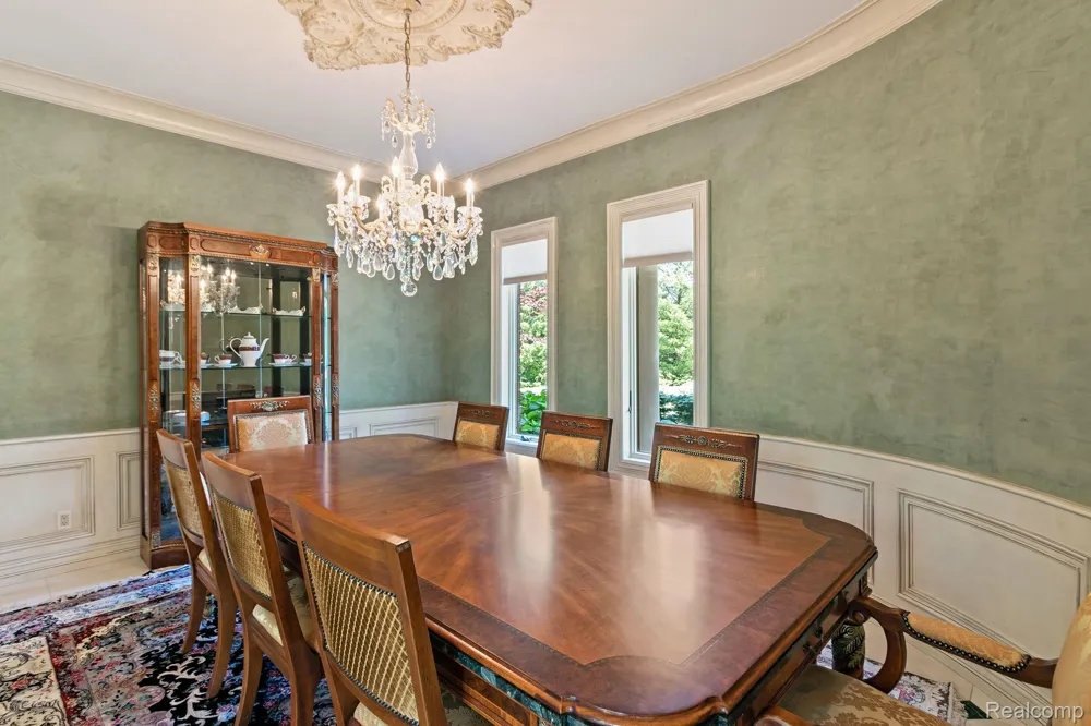 255 CAMELOT WAY Oakland Charter Township, MI 48306