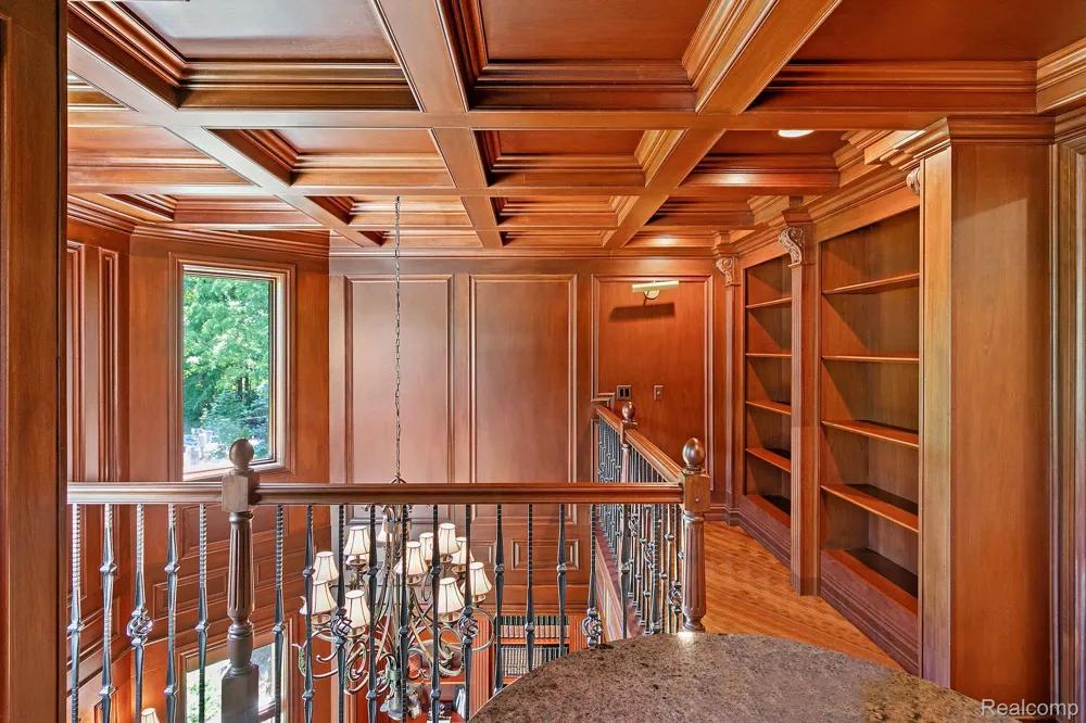 255 CAMELOT WAY Oakland Charter Township, MI 48306