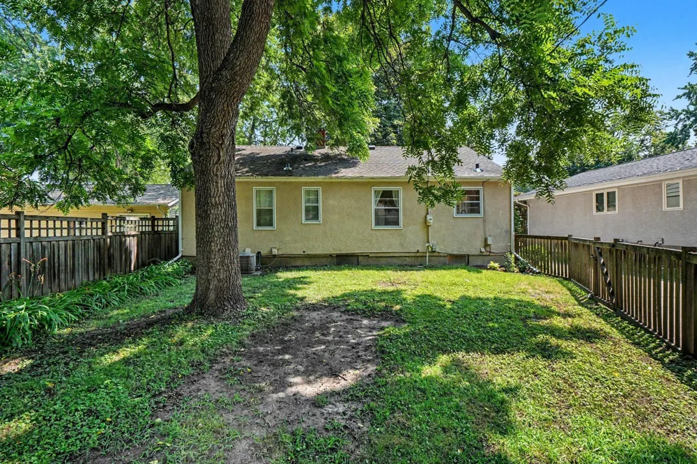 1769 Pleasant Street Lauderdale, MN 55113