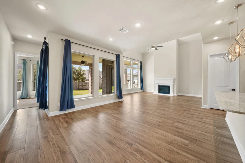 1015 Groveton Ridge Lane Pinehurst, TX 77362
