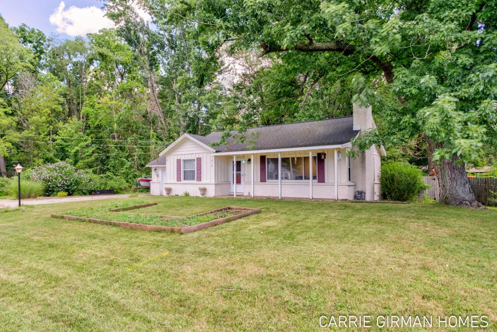 918 Paw Paw Drive Holland, MI 49423