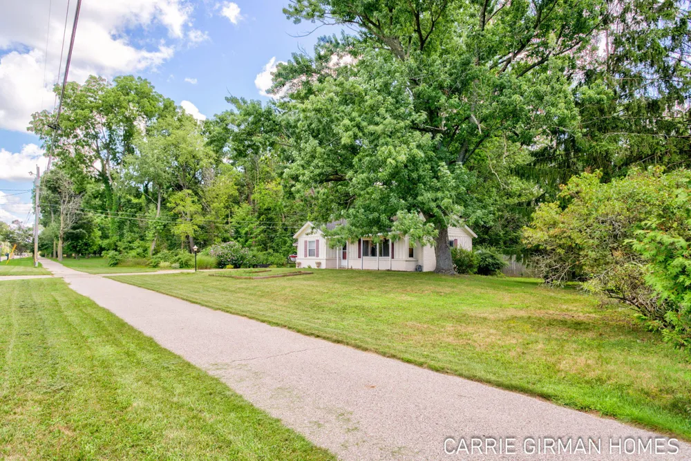 918 Paw Paw Drive Holland, MI 49423