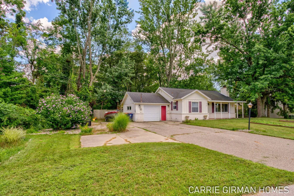 918 Paw Paw Drive Holland, MI 49423