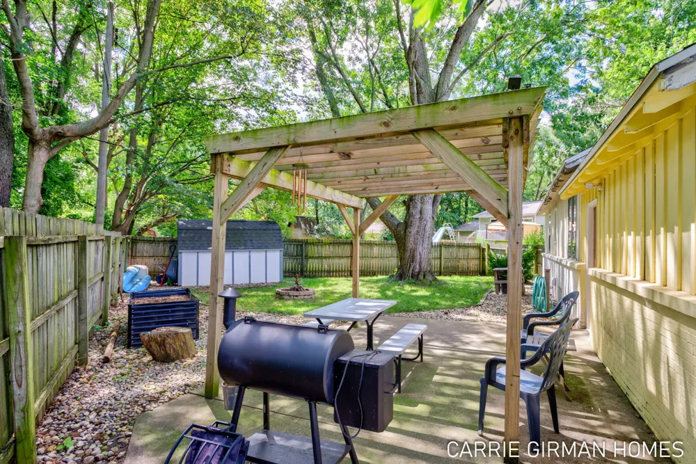 918 Paw Paw Drive Holland, MI 49423