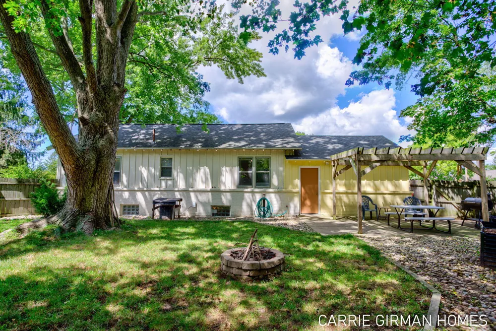 918 Paw Paw Drive Holland, MI 49423