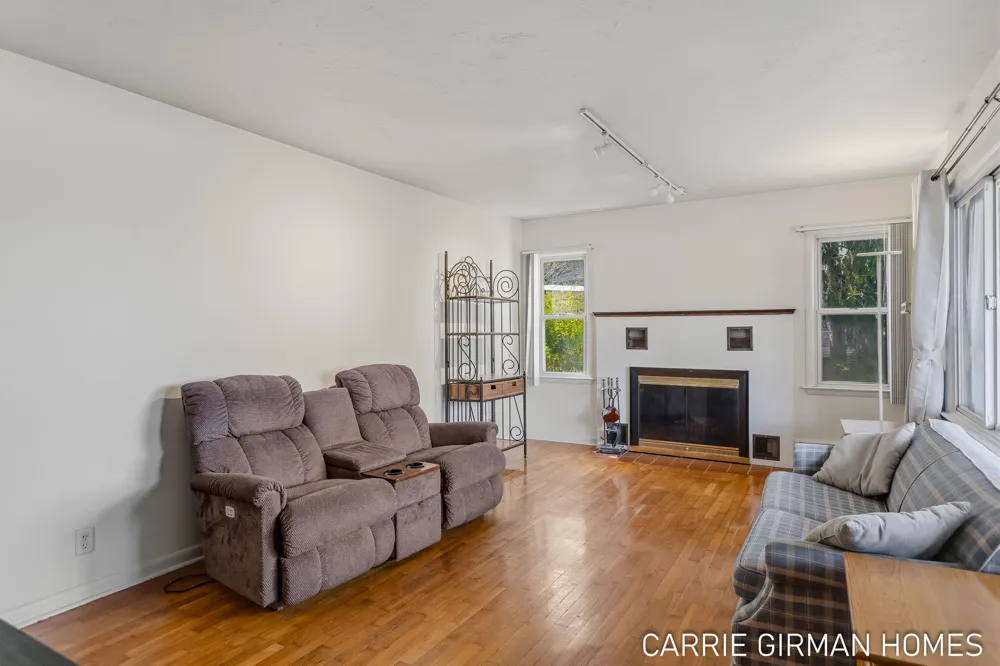 918 Paw Paw Drive Holland, MI 49423