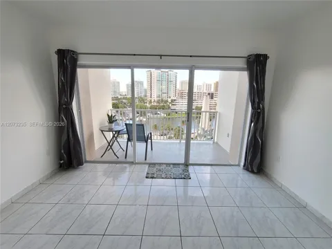 300 Bayview Dr #603