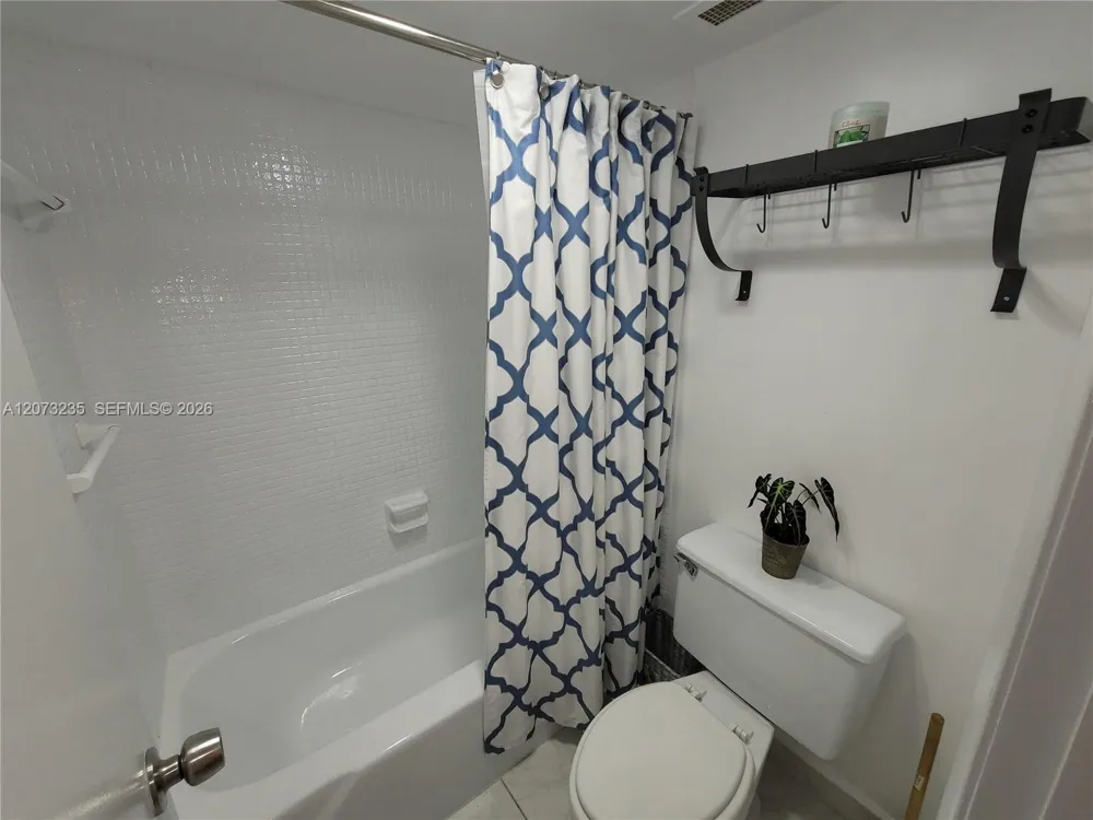 300 Bayview Dr #603 Sunny Isles Beach, FL 33160