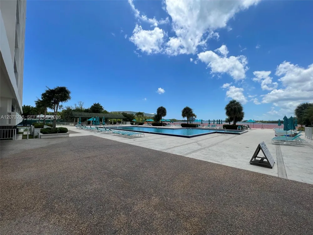 300 Bayview Dr #603 Sunny Isles Beach, FL 33160