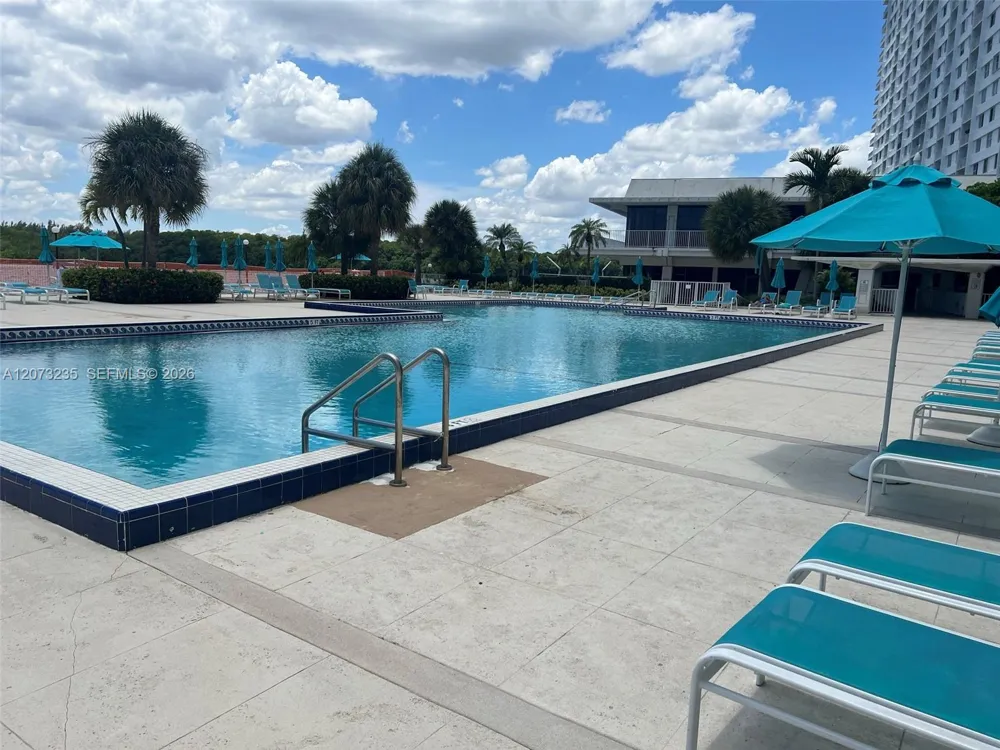 300 Bayview Dr #603 Sunny Isles Beach, FL 33160