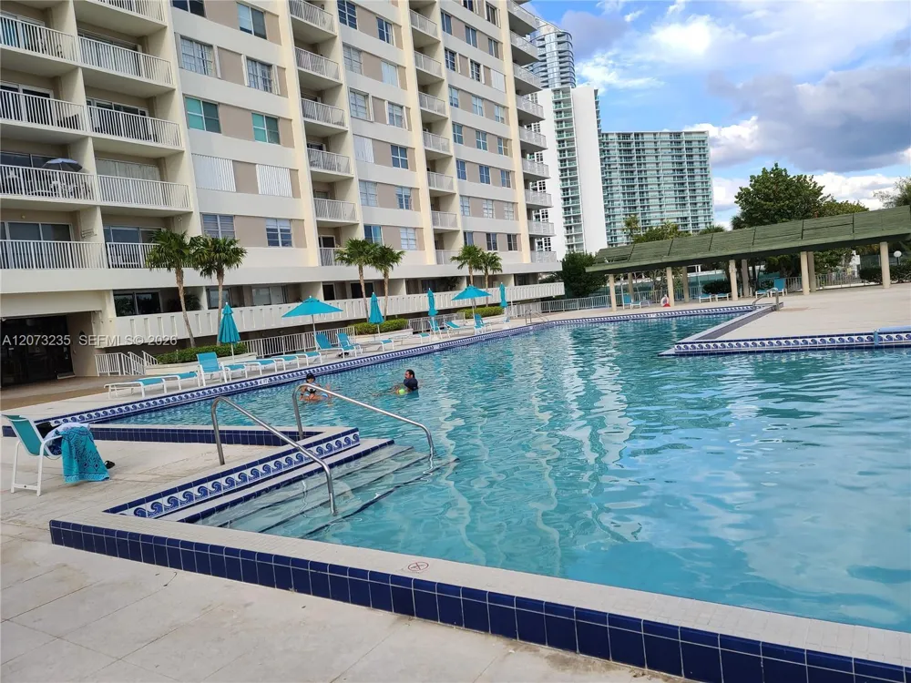 300 Bayview Dr #603 Sunny Isles Beach, FL 33160