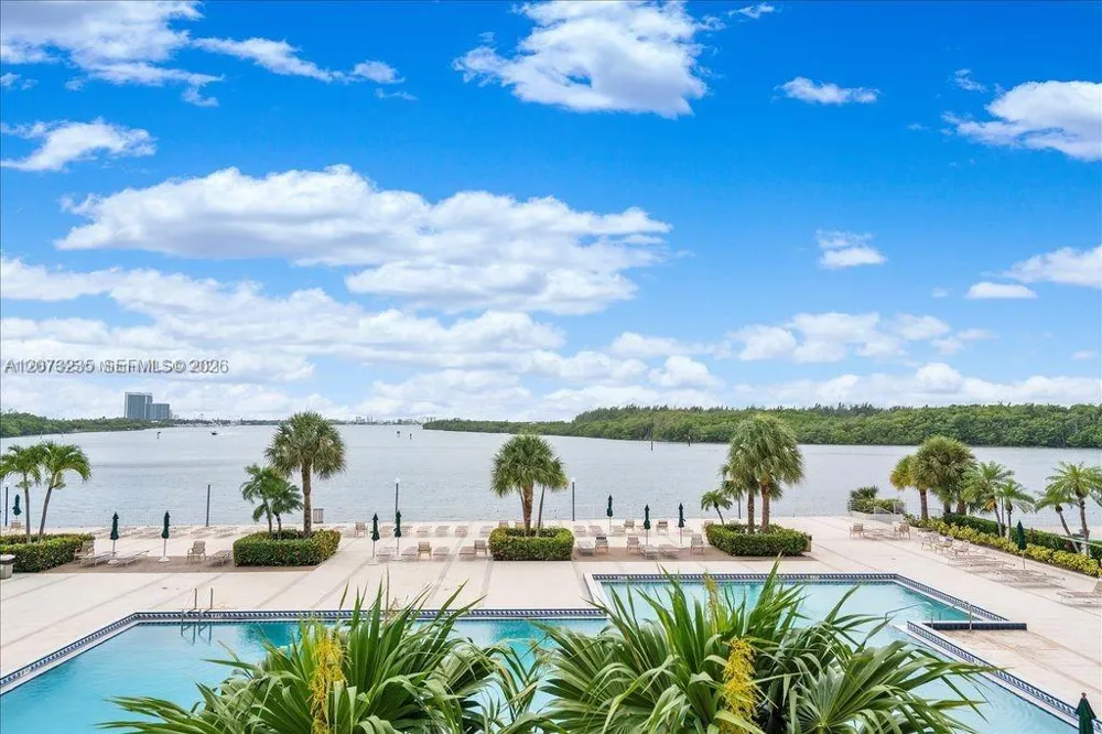 300 Bayview Dr #603 Sunny Isles Beach, FL 33160