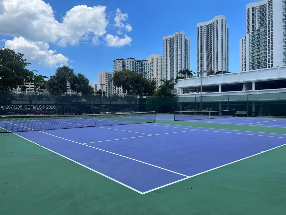 300 Bayview Dr #603 Sunny Isles Beach, FL 33160