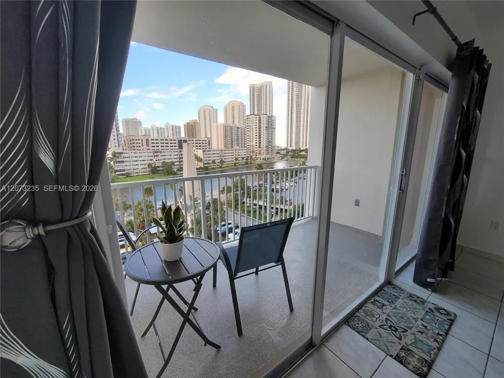 300 Bayview Dr #603 Sunny Isles Beach, FL 33160