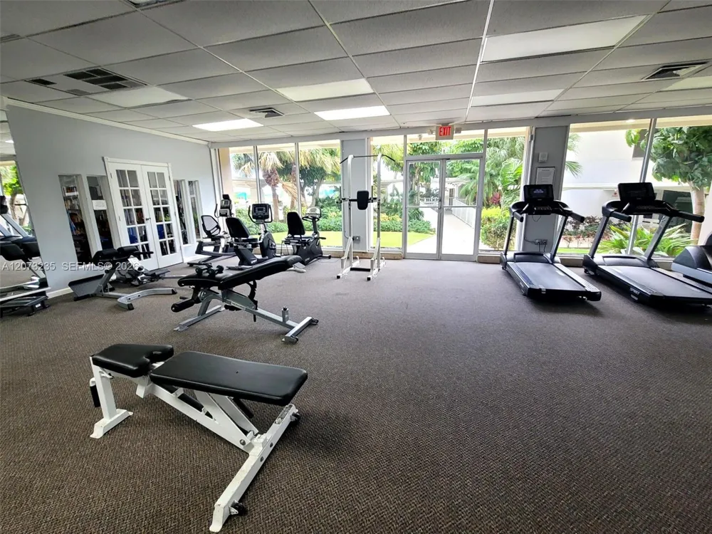 300 Bayview Dr #603 Sunny Isles Beach, FL 33160