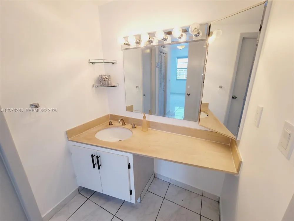 300 Bayview Dr #603 Sunny Isles Beach, FL 33160