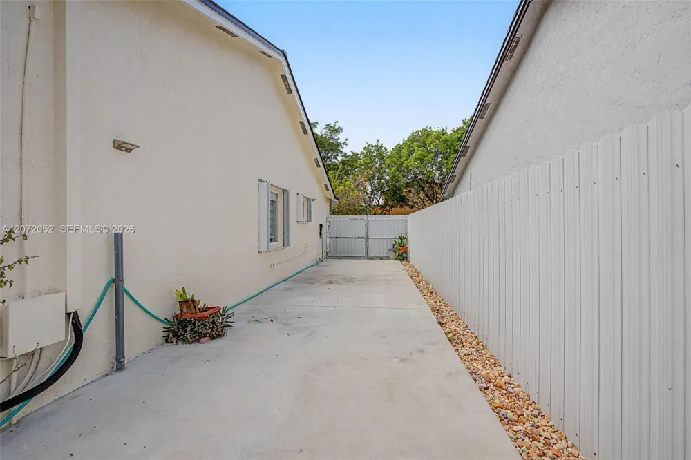 15431 SW 177th Ter Miami, FL 33187