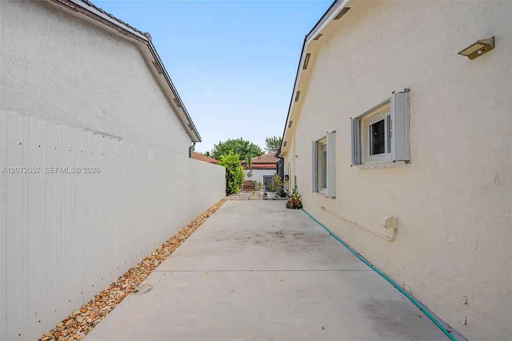 15431 SW 177th Ter Miami, FL 33187