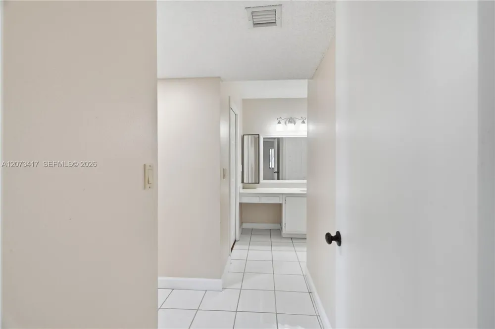 16252 Laurel Dr #201 Weston, FL 33326