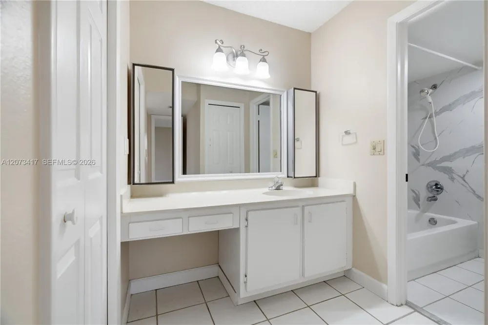 16252 Laurel Dr #201 Weston, FL 33326