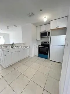 1613 NW 16th Ave #203 Miami, FL 33125