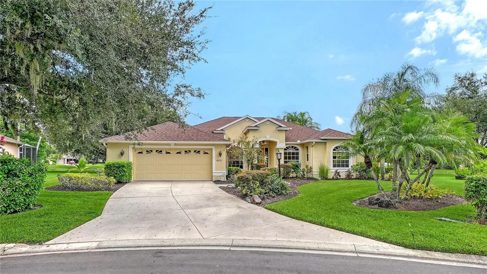 6521 SUNDEW COURT Bradenton, FL 34202