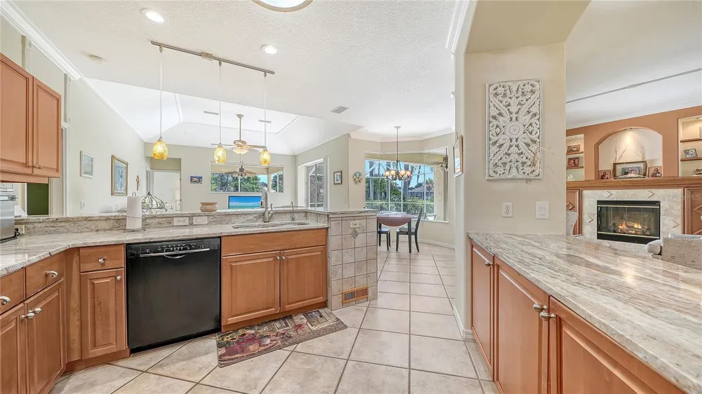 6521 SUNDEW COURT Bradenton, FL 34202