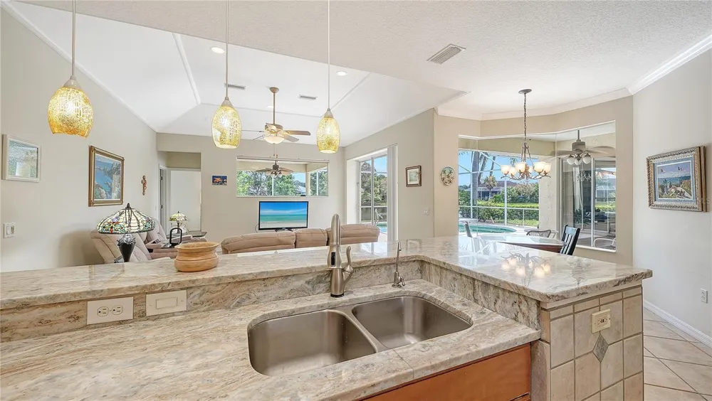 6521 SUNDEW COURT Bradenton, FL 34202
