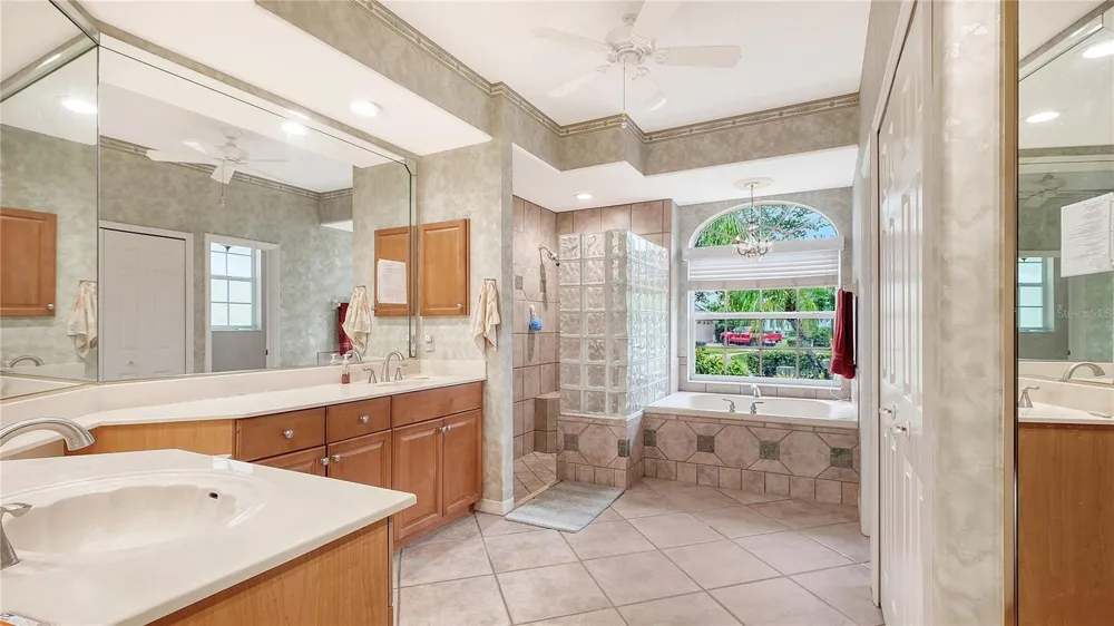 6521 SUNDEW COURT Bradenton, FL 34202