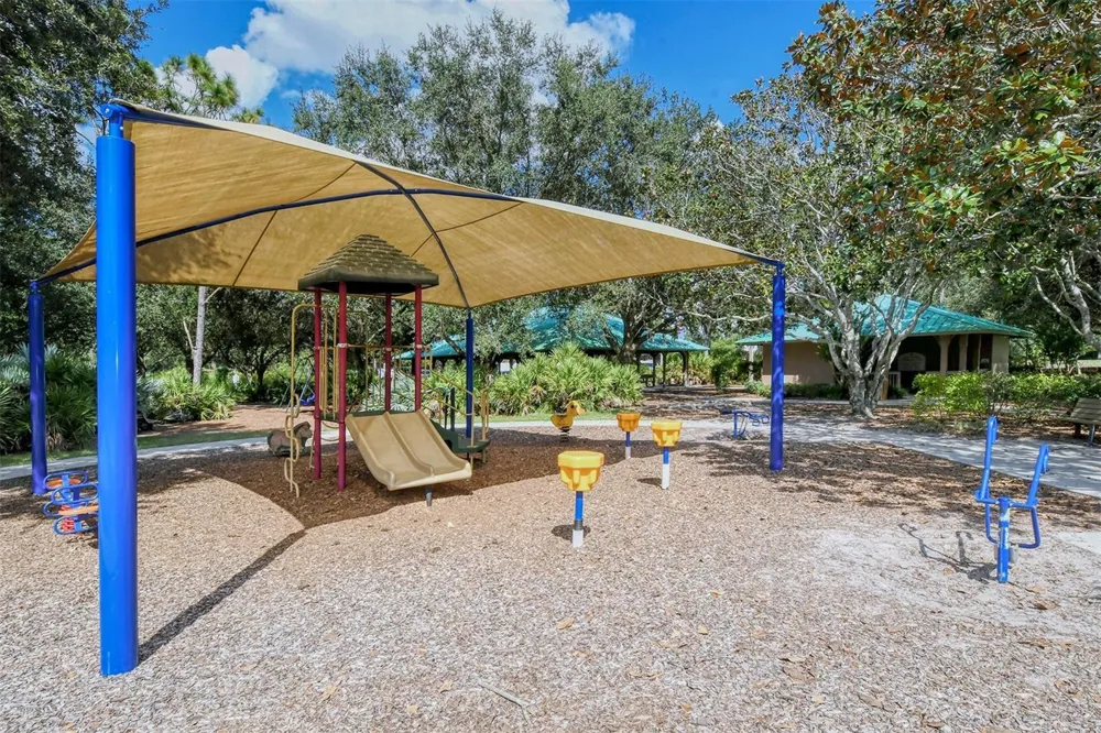 6521 SUNDEW COURT Bradenton, FL 34202