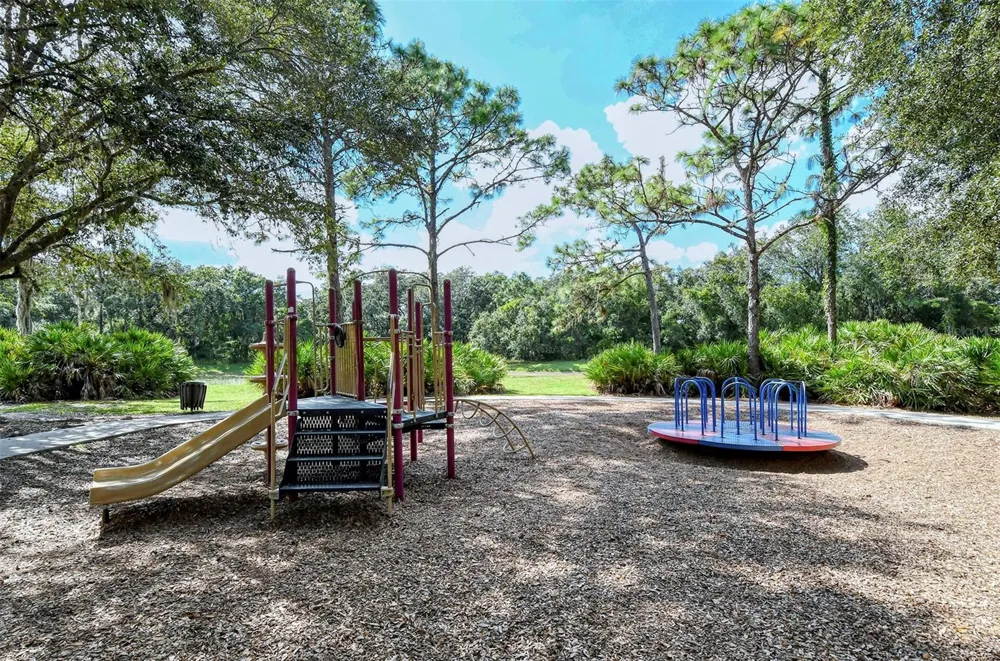 6521 SUNDEW COURT Bradenton, FL 34202