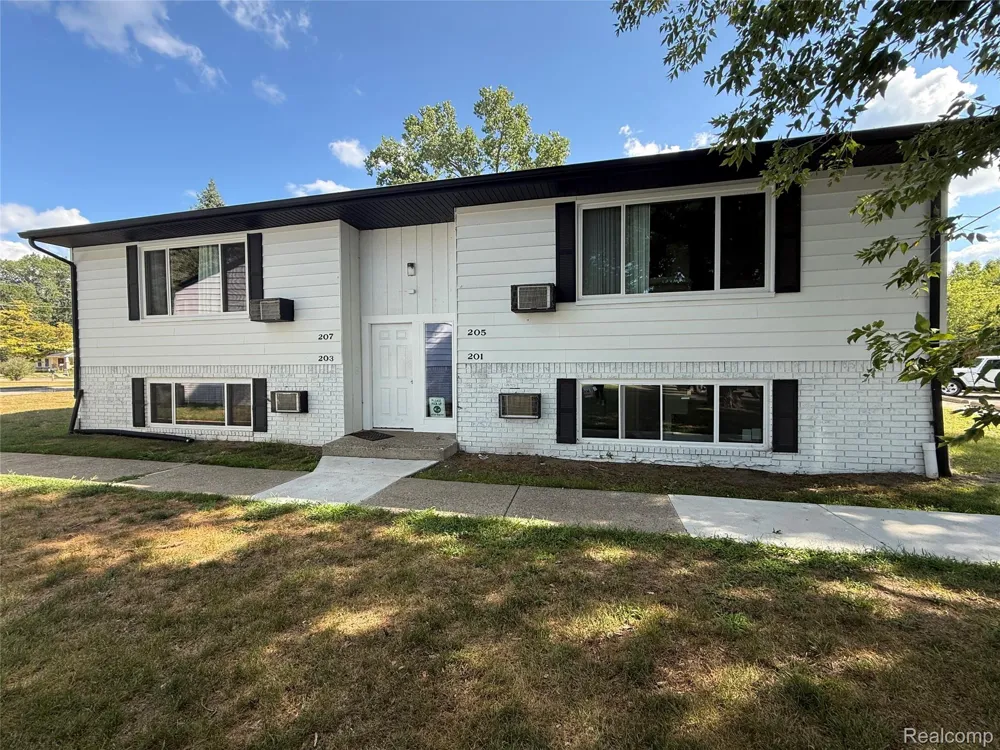 201 Thomas St Holly Village, MI 48442
