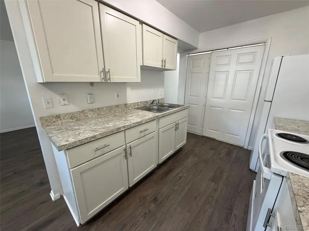 201 Thomas St Holly Village, MI 48442