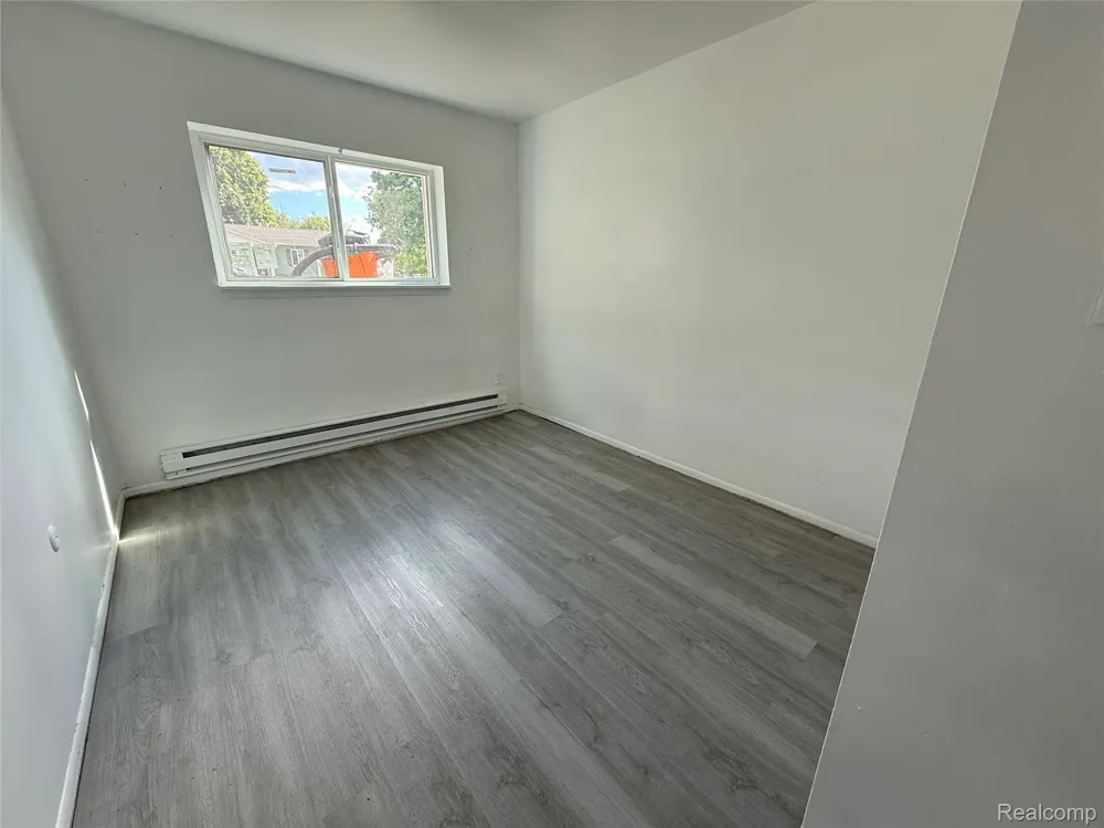 201 Thomas St Holly Village, MI 48442