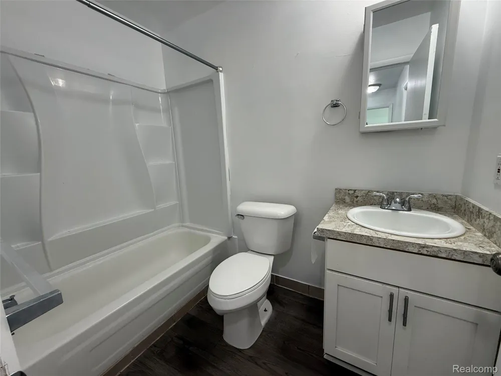 201 Thomas St Holly Village, MI 48442