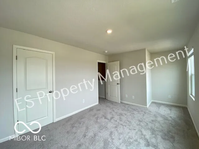 2913 W Kings Canyon Drive Muncie, IN 47303