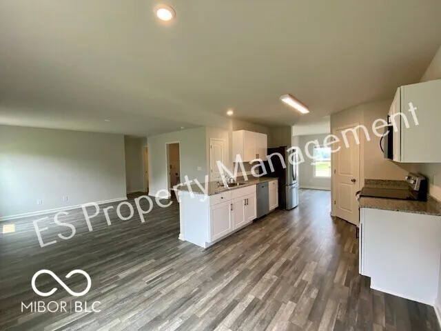 2913 W Kings Canyon Drive Muncie, IN 47303