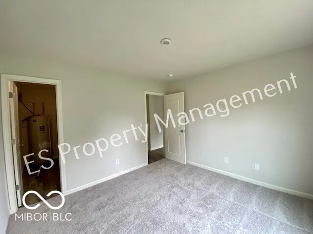 2913 W Kings Canyon Drive Muncie, IN 47303