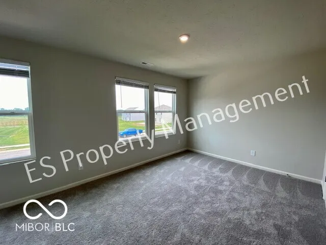 2913 W Kings Canyon Drive Muncie, IN 47303