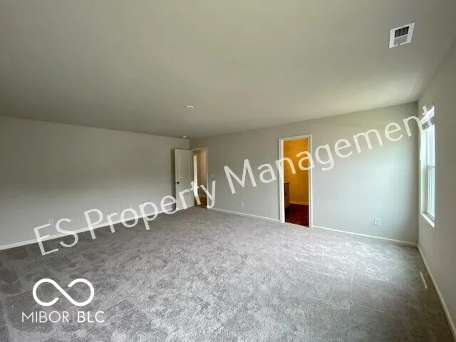 2913 W Kings Canyon Drive Muncie, IN 47303
