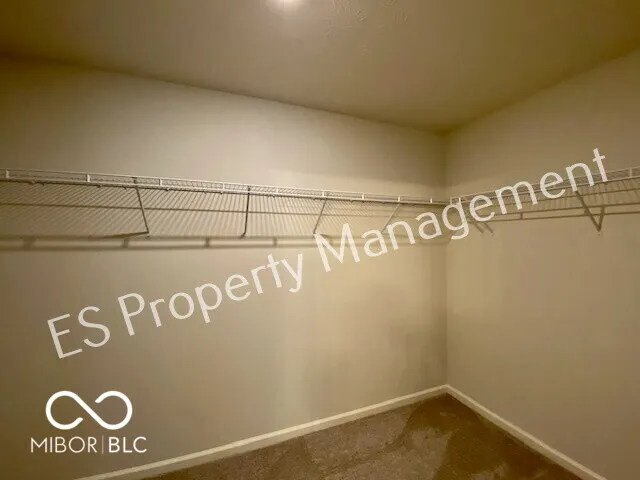 2913 W Kings Canyon Drive Muncie, IN 47303