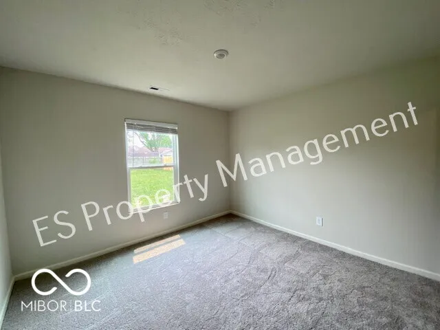 2913 W Kings Canyon Drive Muncie, IN 47303