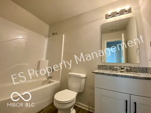 2913 W Kings Canyon Drive Muncie, IN 47303