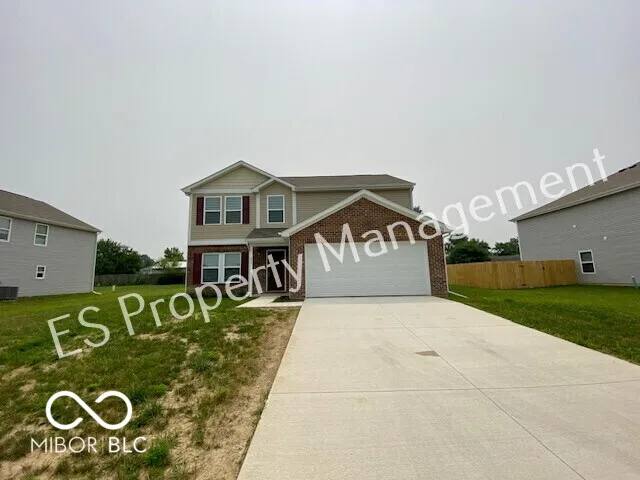 2913 W Kings Canyon Drive Muncie, IN 47303