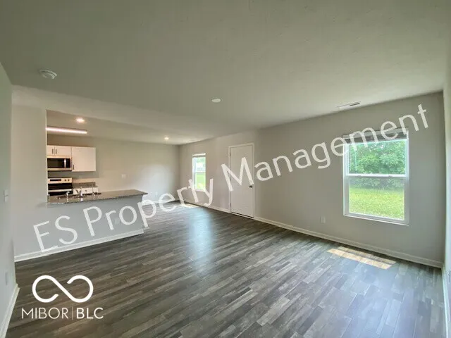 2913 W Kings Canyon Drive Muncie, IN 47303