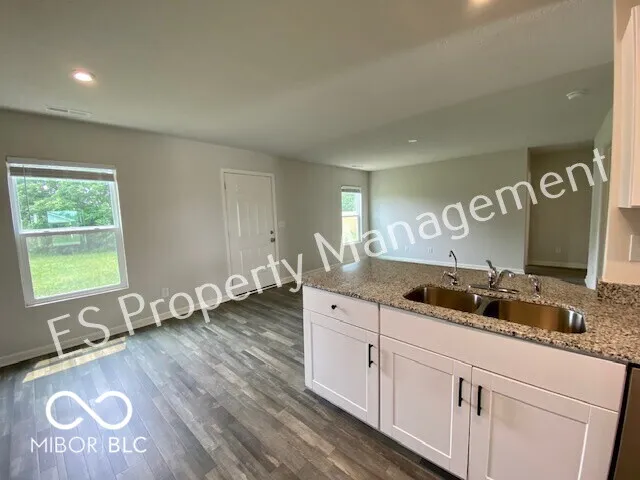 2913 W Kings Canyon Drive Muncie, IN 47303