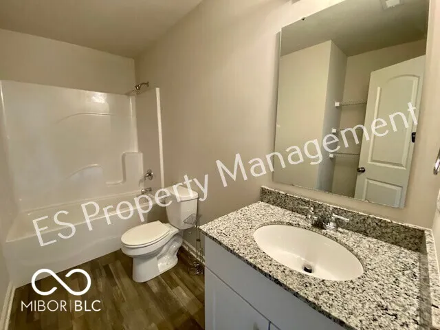 2913 W Kings Canyon Drive Muncie, IN 47303